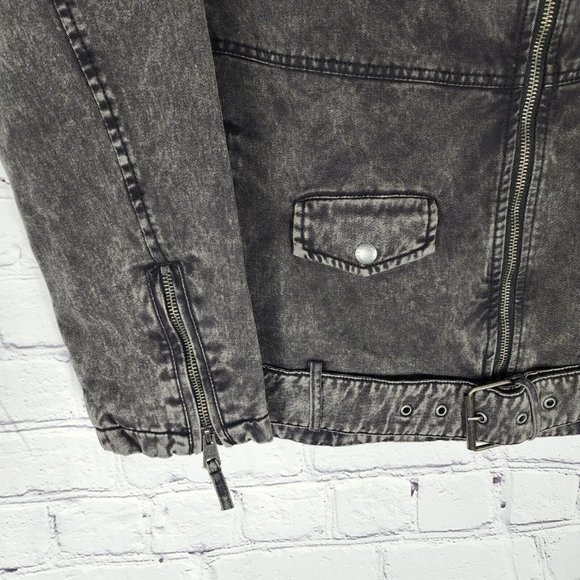Levi's Women's Size M Black Acid Washer Denim Belted Sherpa Moto Jacket - Picture 5 of 12